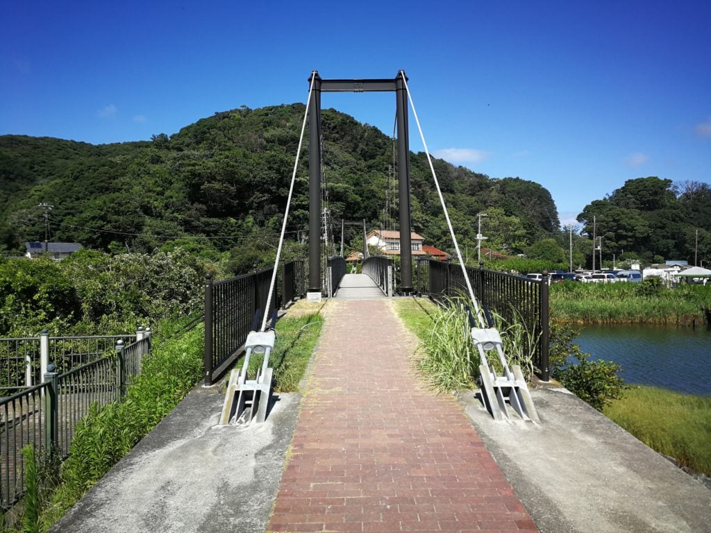 舞磯海水浴場の吊り橋